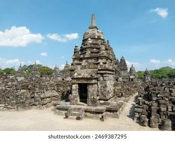  Il Candi Sewu: Un'antica meraviglia giavanese che sussurra storie di ieri!