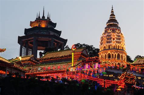 Il Kek Lok Si Temple: Un Maestoso Complesso Religioso Immerse nella Natura