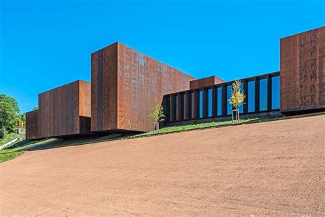 Il Museo Soulages: Un'Esplorazione Astratta nel Cuore di Rodez!