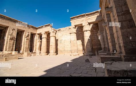 Il Tempio di Medinet Habu: Un capolavoro faraonico nascosto nell'ombra della Valle dei Re!