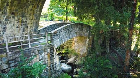 L'Antico Ponte di Luofu: Un simbolo di eleganza e una porta al passato!