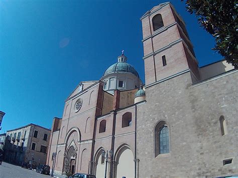  La Cattedrale di San Tommaso d'Aquino: Un Tesoro Storico e Architettonico nel Cuore di Romblon