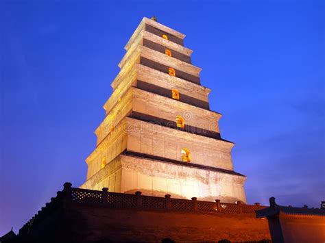  La Pagoda del Grande Oca Selvaggio: Un Miracolo di Architettura e Storia Millenaria!