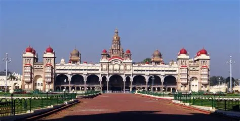 Il Mysore Palace: Un palazzo indiano scintillante con una storia affascinante!